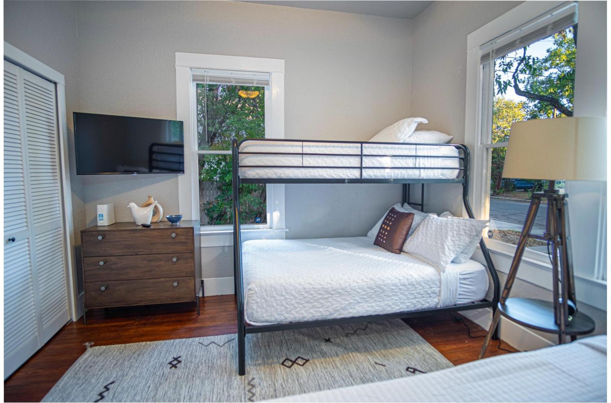 Chic Downtown Farmhouse With Garden And Bbq Grill San Antonio Dış mekan fotoğraf